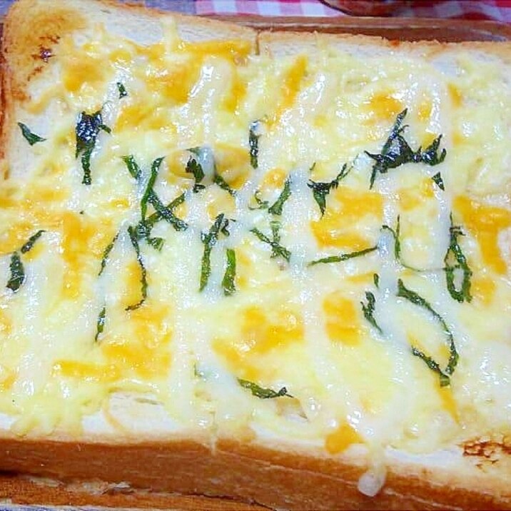 ツナマヨチーズ＆大葉のトースト